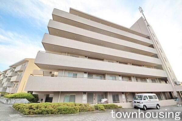 オクトス市ヶ尾の物件外観写真